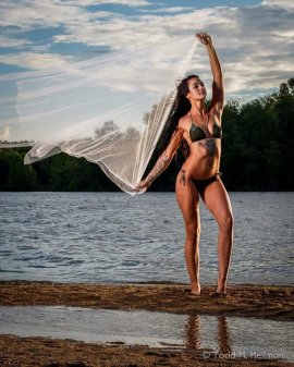 Female Model St. Louis | Stephanie D - Athletic Brunette 