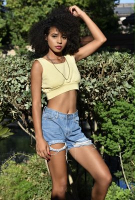 Ethnic Model Oakland | Ryen D - Slim Brunette 