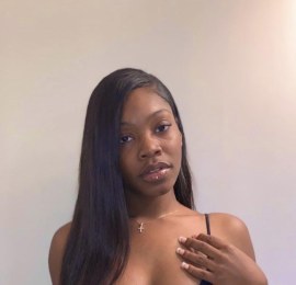 Female Model Charlotte | Ebony B - Curvy Black 