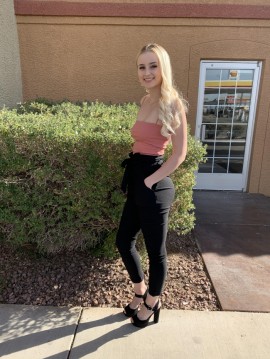 Amateur Model Los Angeles | Sarah S - Slim Blonde 