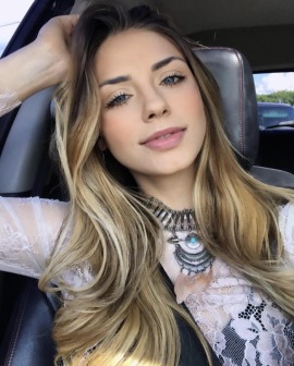 Social Influencer Orlando | Letha H - Petite Blonde 