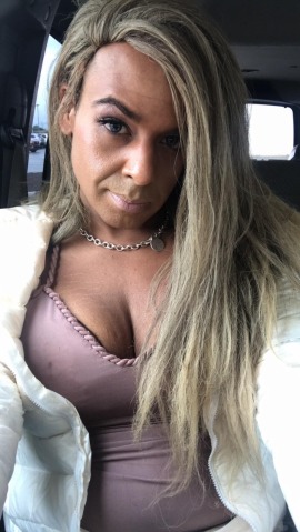 Trans Model Knoxville | Bella s - Curvy Blonde 