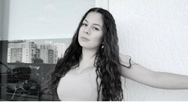 Bilingual Model Miami | Nicole B - Curvy Brunette 