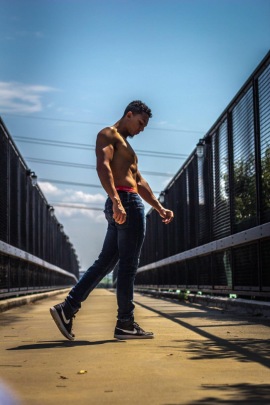 Fit Model St. Louis | Ryan R - Athletic Black 