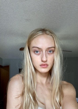 Amateur Model Jacksonville | Julia M - Slim Blonde 