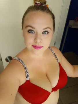 Curvy Model Phoenix | Pinkridinghoodd T - Curvy Blonde 