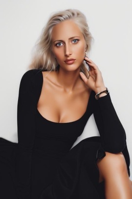 Freelance Model Little Rock | Amber C - Slim Blonde 