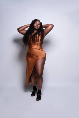 Female Model Atlanta Curvy Black