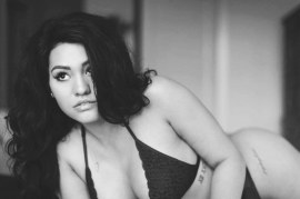 Freelance Model Seattle Curvy Brunette