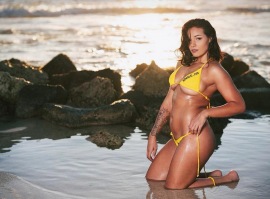 Female Model Honolulu Curvy Brunette