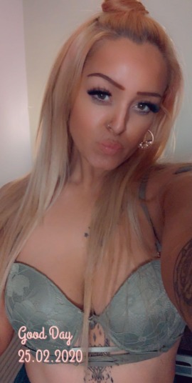 Blonde Snapchat Model