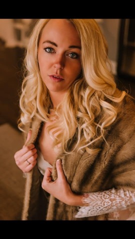 Event Model Kansas City Slim Blonde
