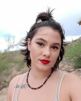 Female Model Tucson Curvy Brunette