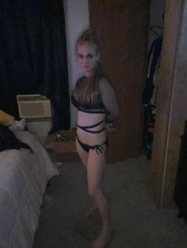 Female Model Tampa Petite Blonde